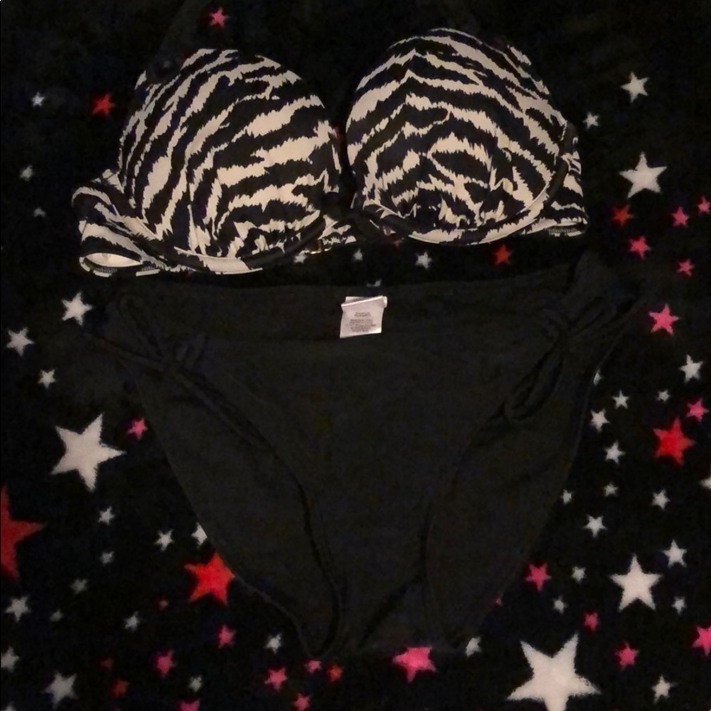VS Boomshell 34B & small bottom